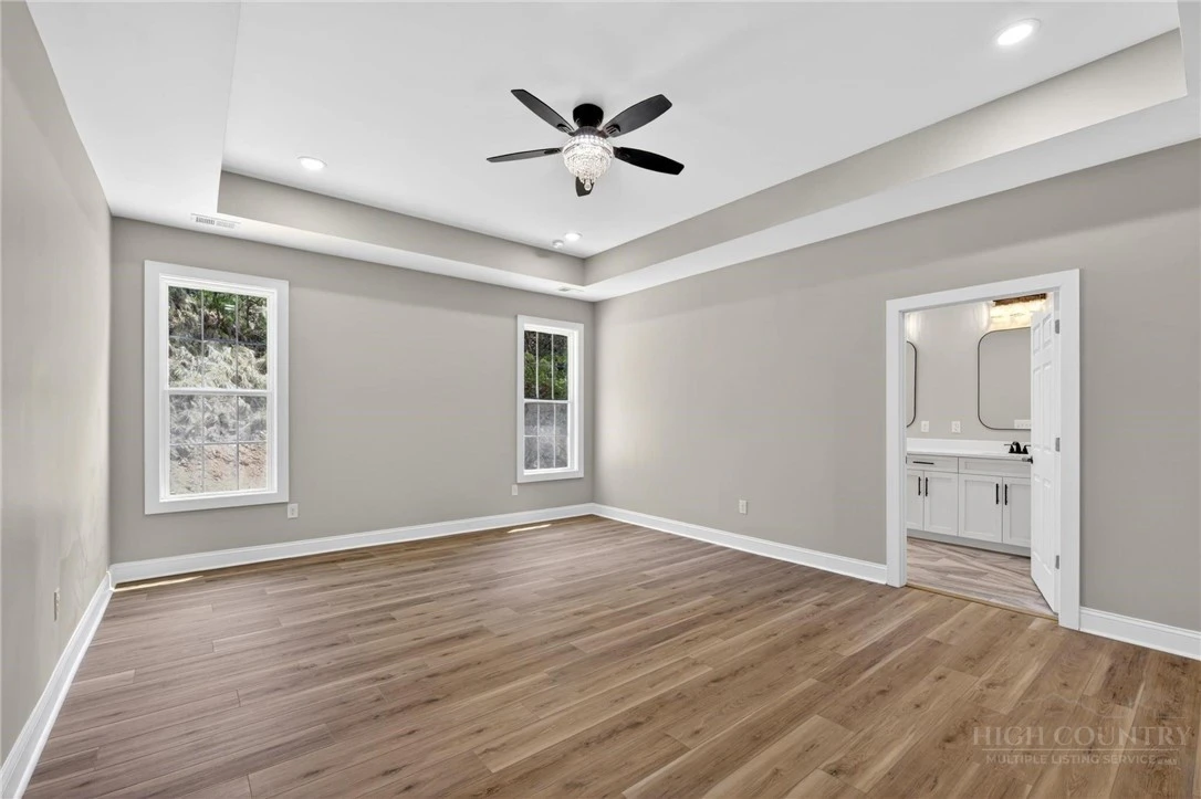 Image number 18 for the current listing