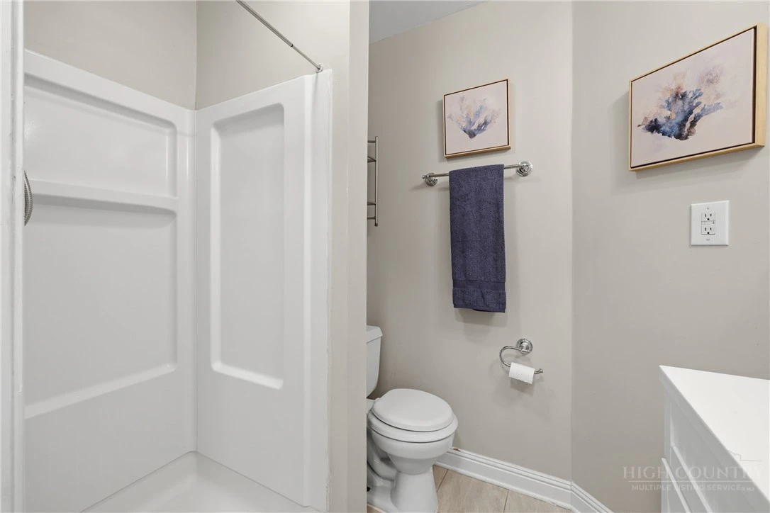 Image number 5 for the current listing