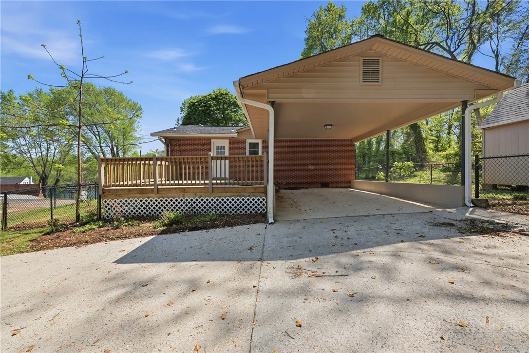 Image number 14 for the current listing