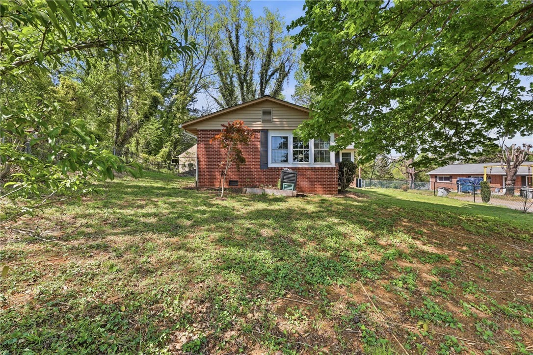 Image number 16 for the current listing