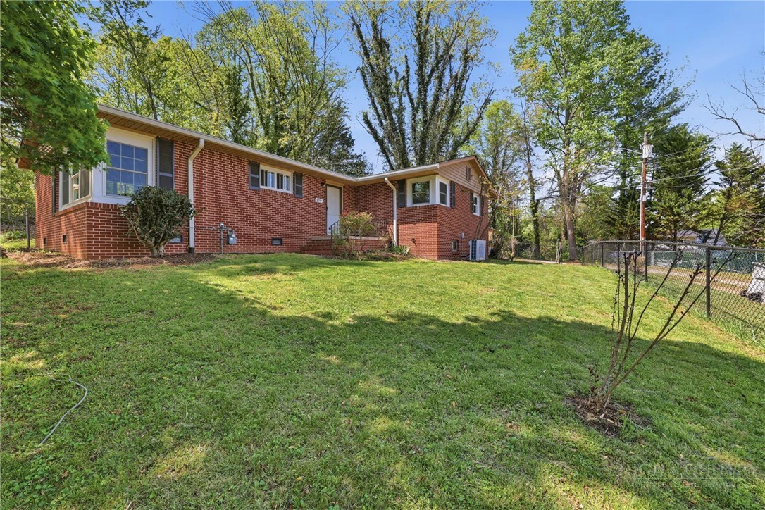 Image number 17 for the current listing