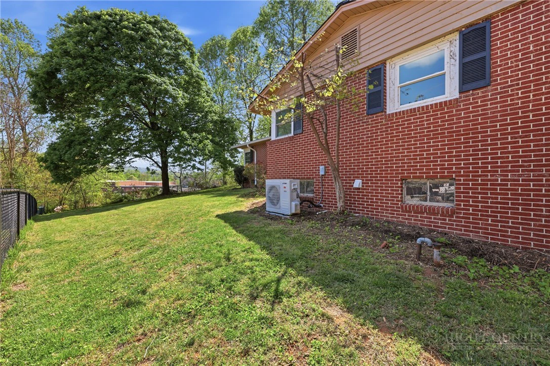 Image number 18 for the current listing