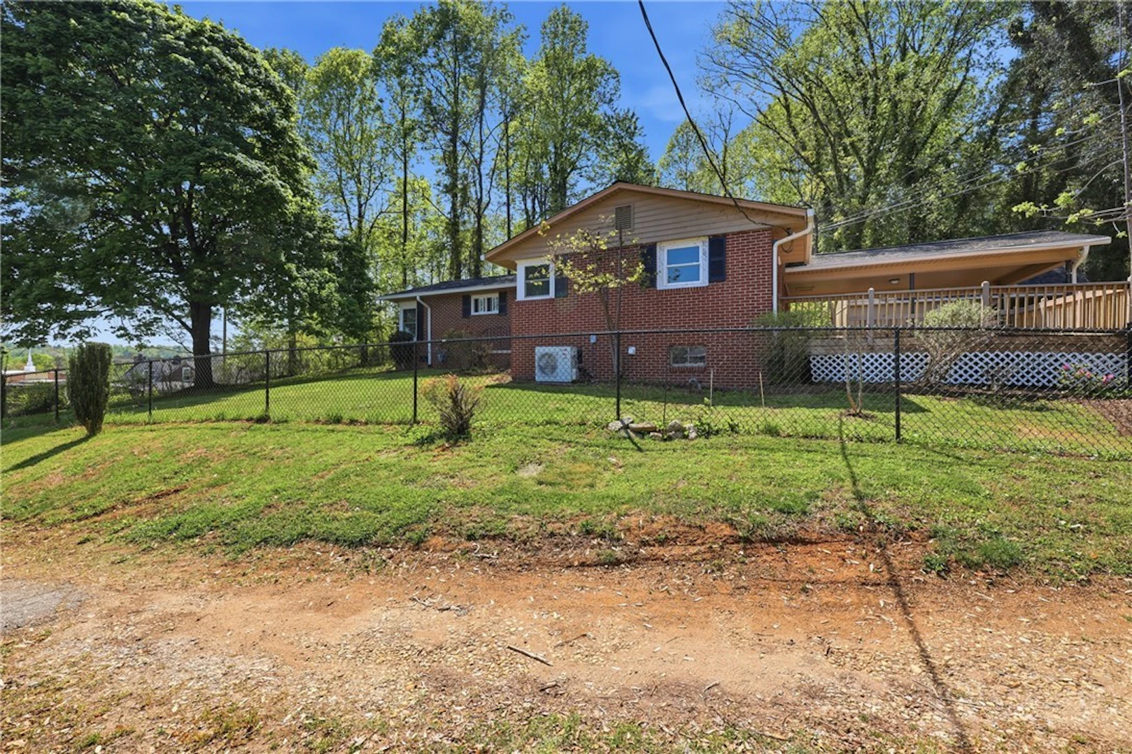 Image number 19 for the current listing