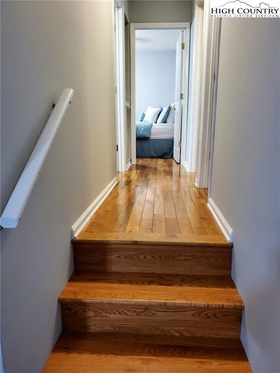 Image number 2 for the current listing