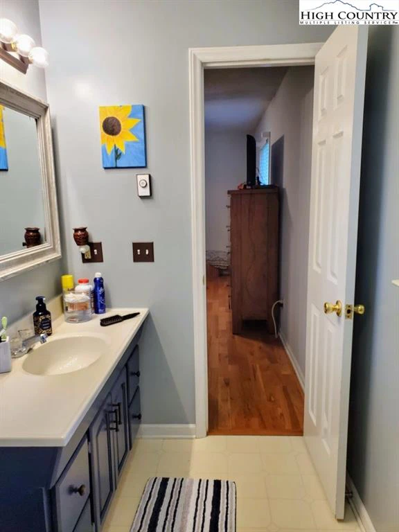 Image number 9 for the current listing