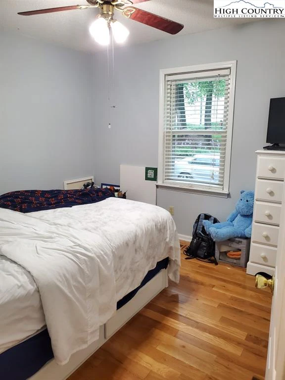 Image number 5 for the current listing