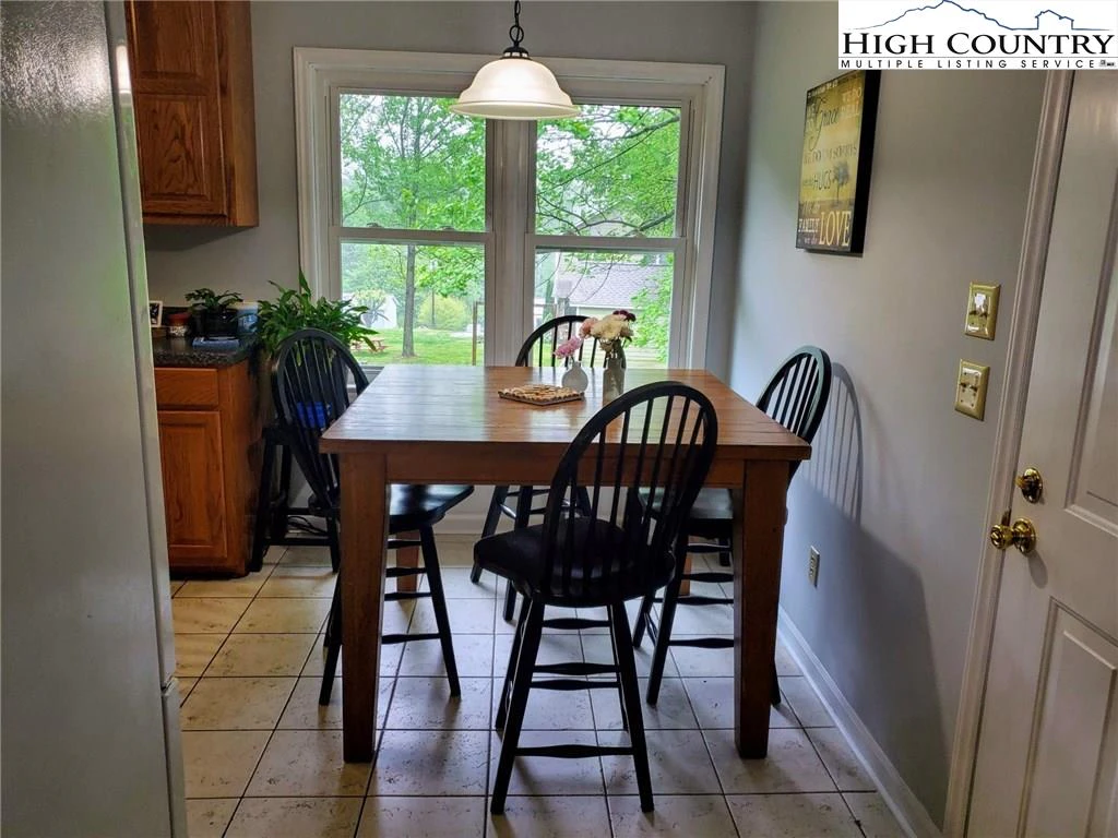 Image number 15 for the current listing