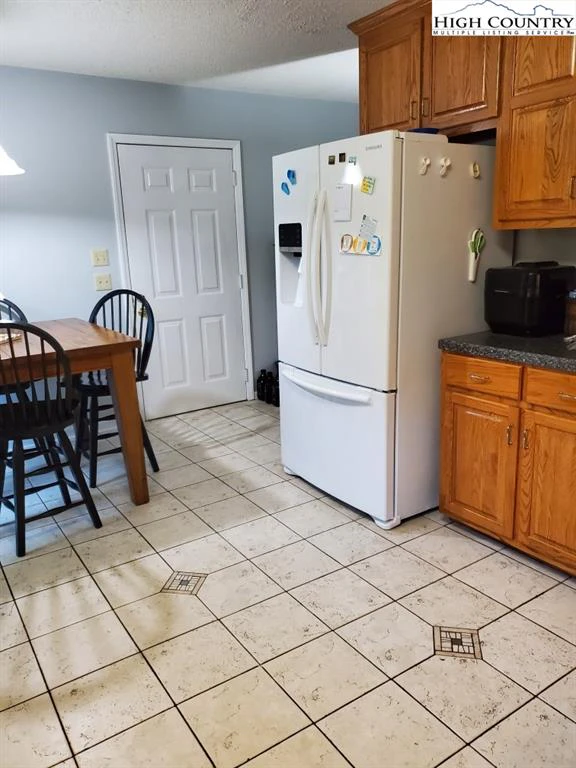 Image number 14 for the current listing