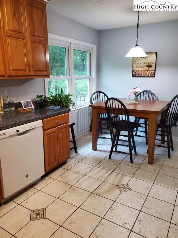 Image number 13 for the current listing