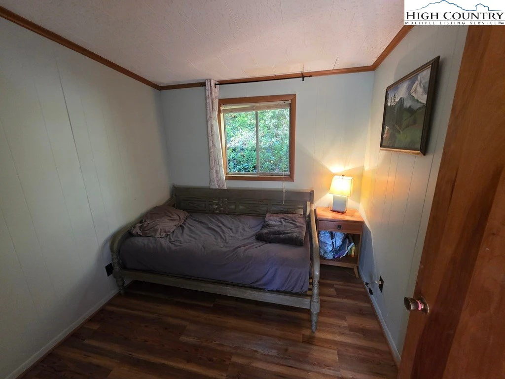 Image number 12 for the current listing