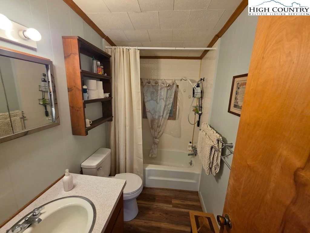 Image number 3 for the current listing