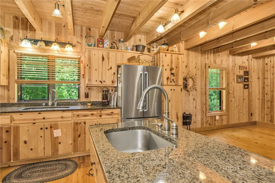 Image number 8 for the current listing