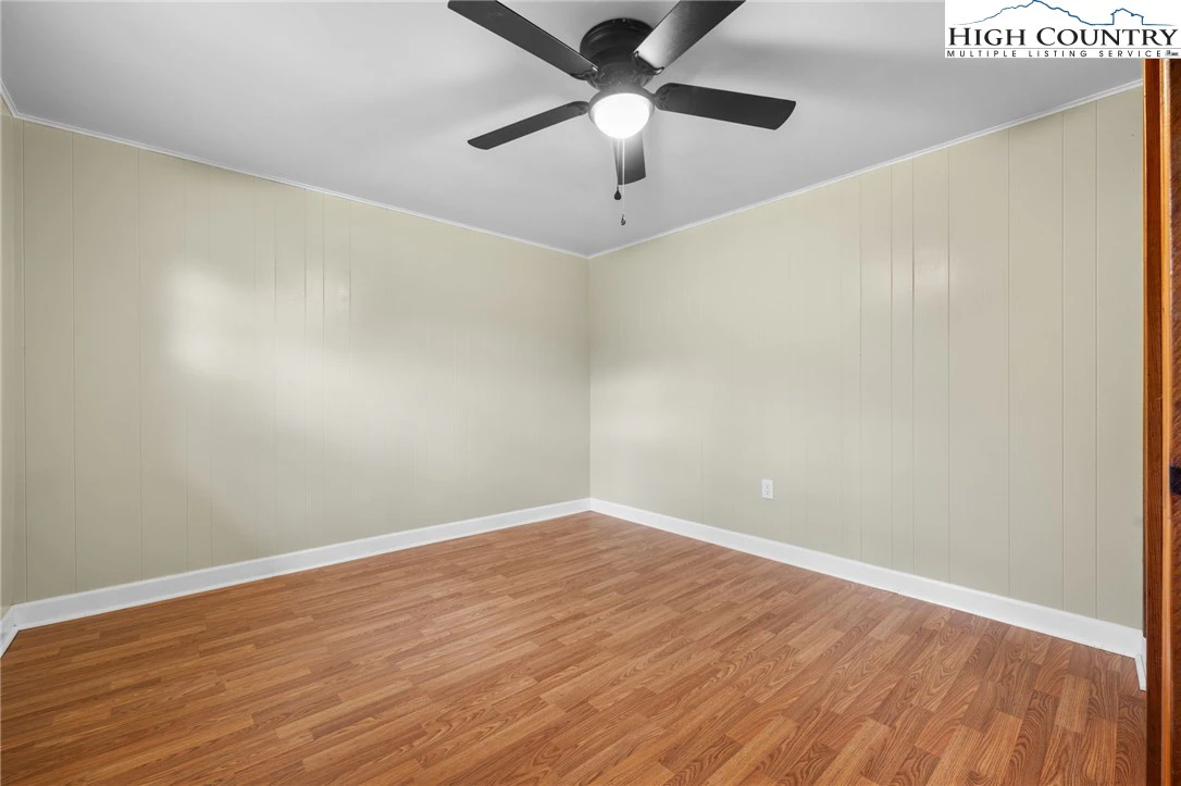 Image number 4 for the current listing