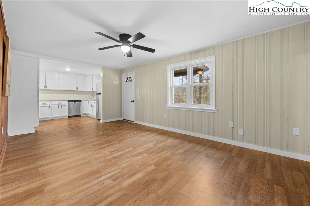 Image number 21 for the current listing