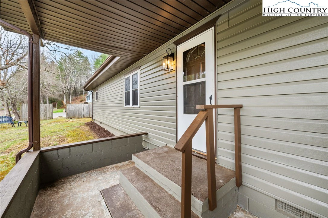 Image number 8 for the current listing