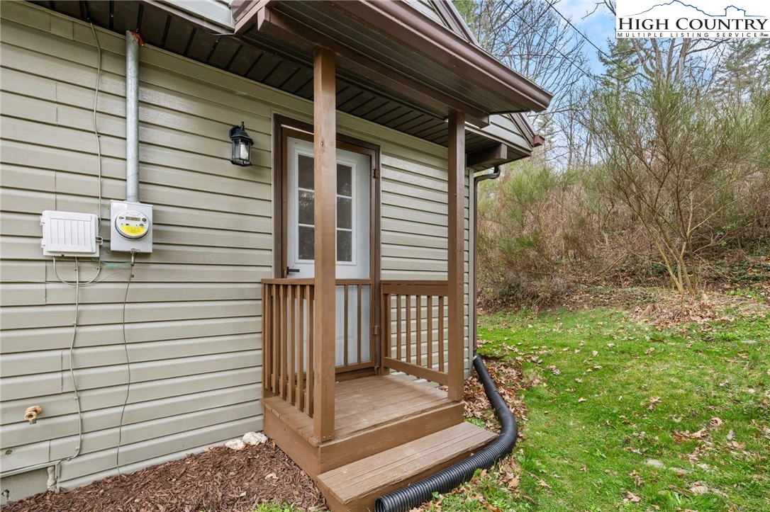 Image number 14 for the current listing