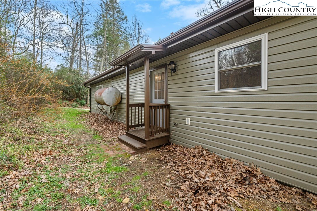 Image number 2 for the current listing