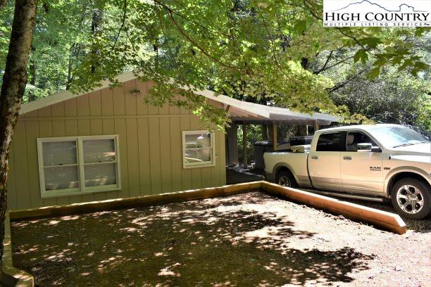 Image number 1 for the current listing