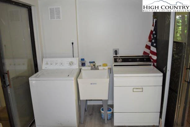 Image number 4 for the current listing