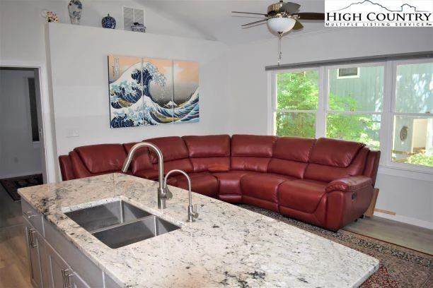 Image number 7 for the current listing