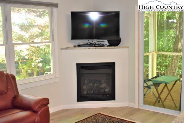 Image number 8 for the current listing