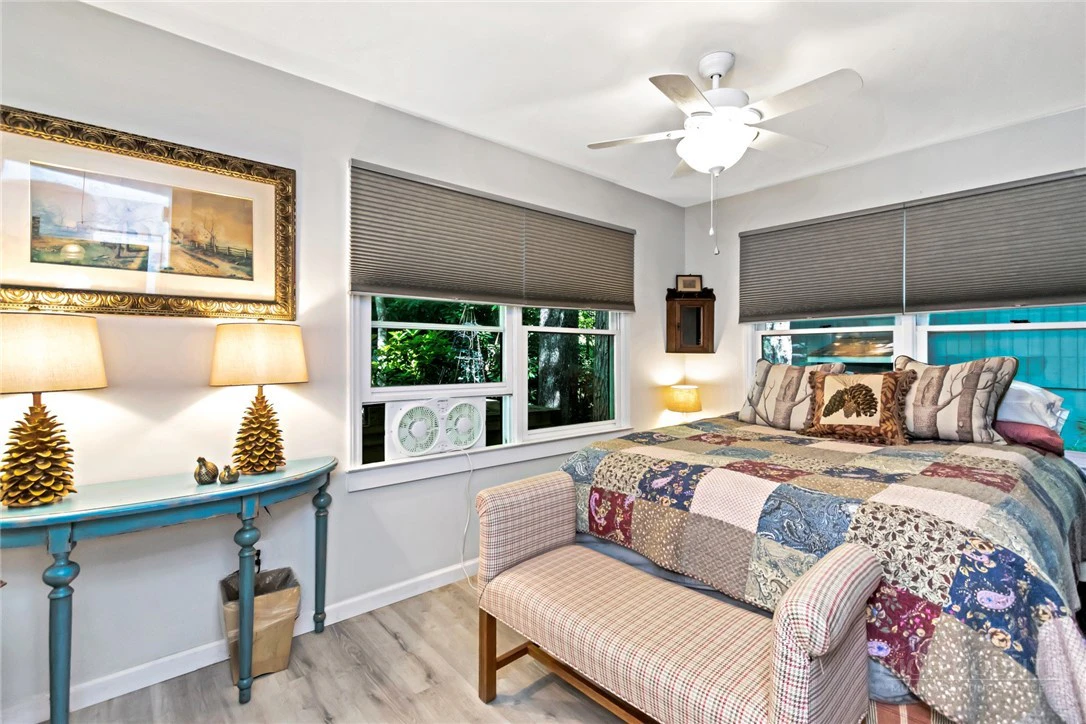 Image number 9 for the current listing