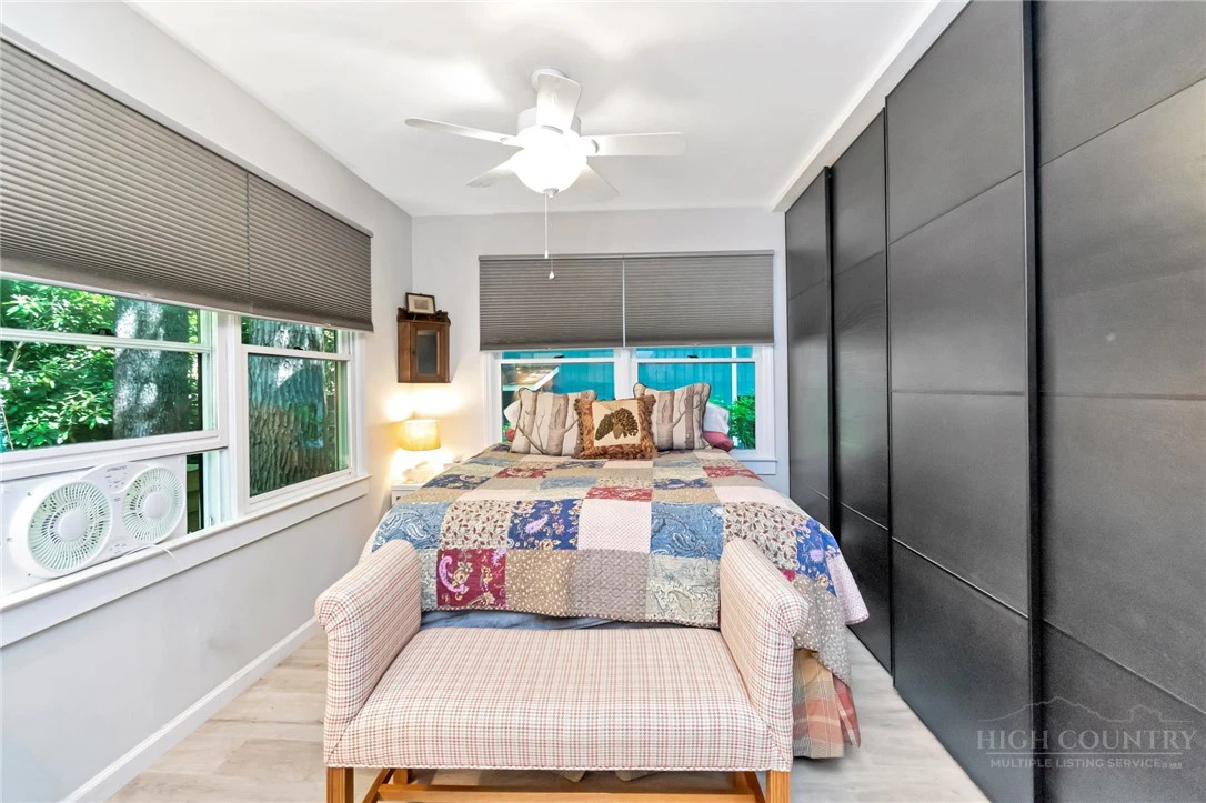Image number 8 for the current listing