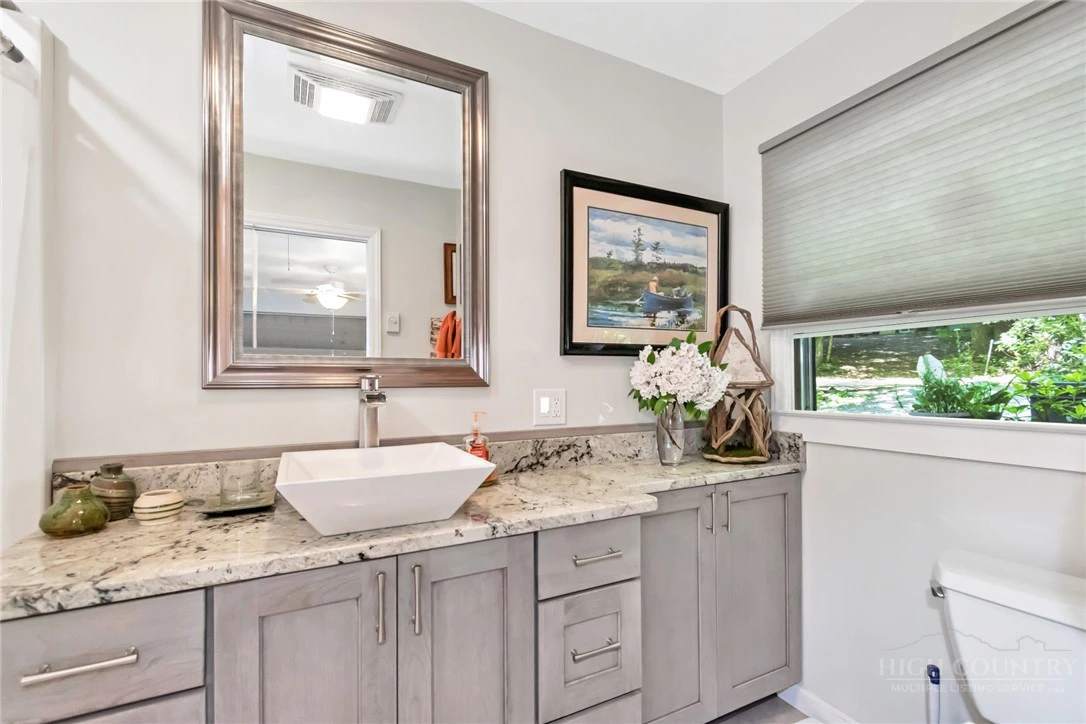 Image number 2 for the current listing