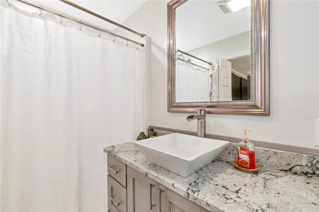 Image number 13 for the current listing