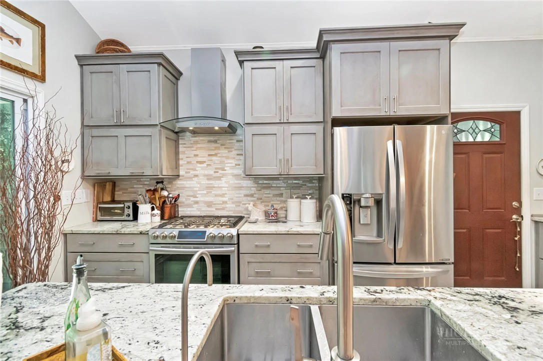 Image number 4 for the current listing