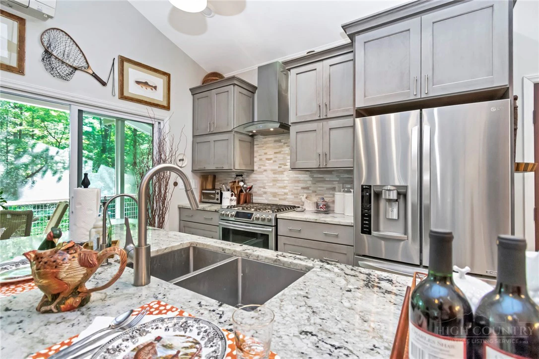 Image number 3 for the current listing