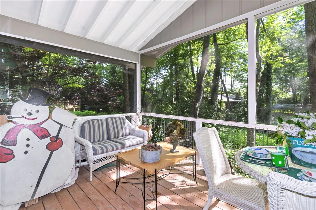 Image number 16 for the current listing