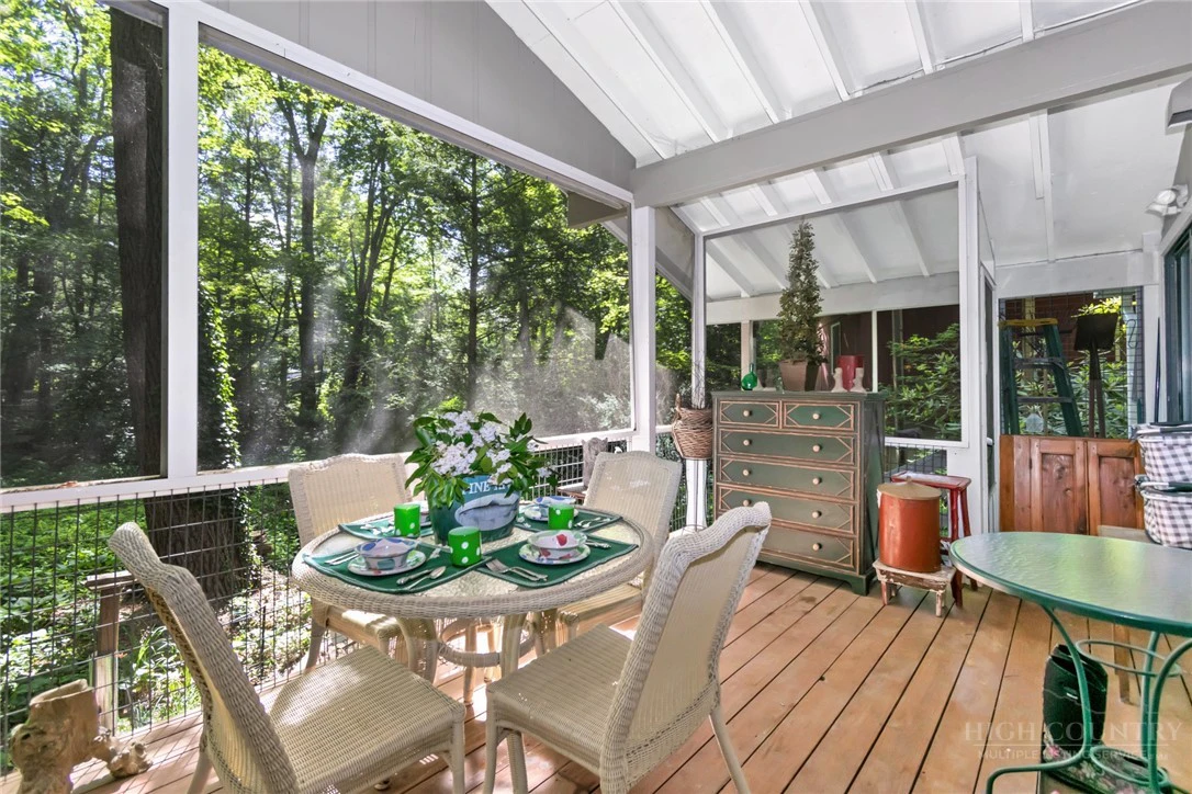 Image number 15 for the current listing