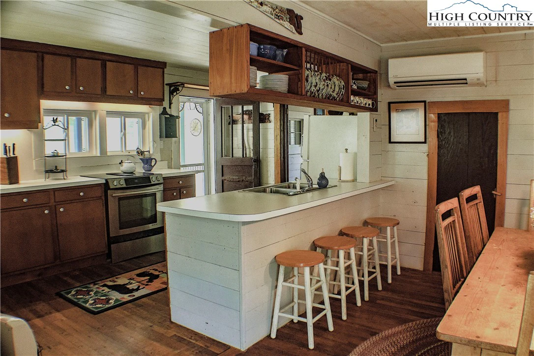 Image number 11 for the current listing