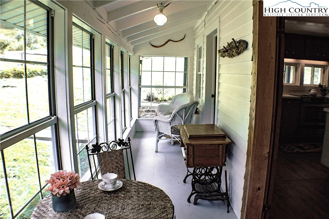 Image number 21 for the current listing