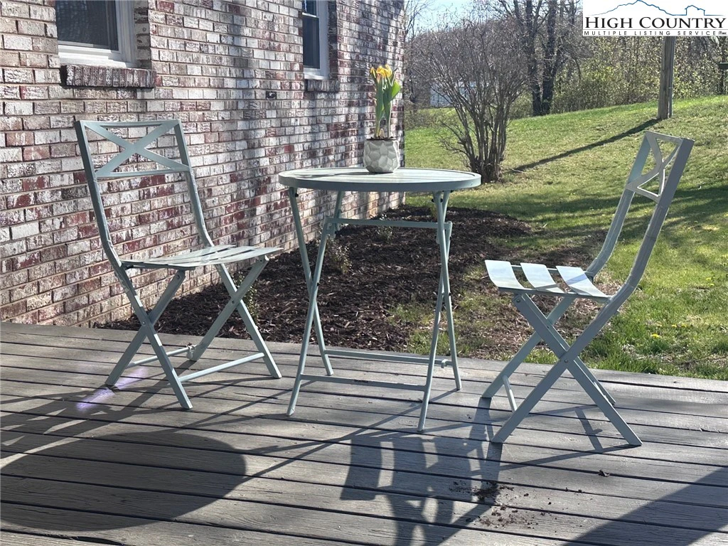 Image number 4 for the current listing