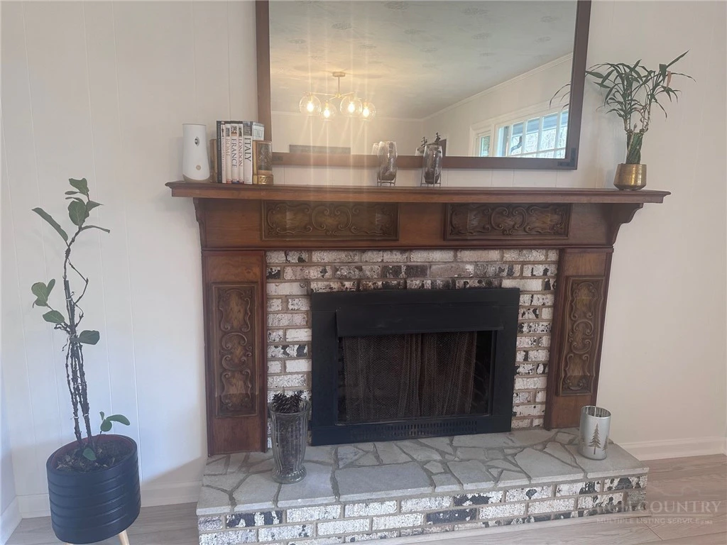Image number 9 for the current listing