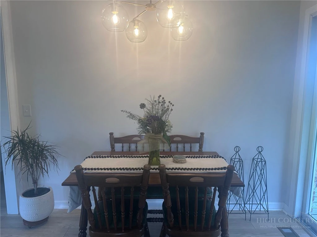 Image number 10 for the current listing