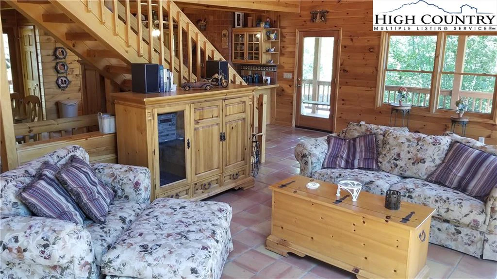 Image number 14 for the current listing