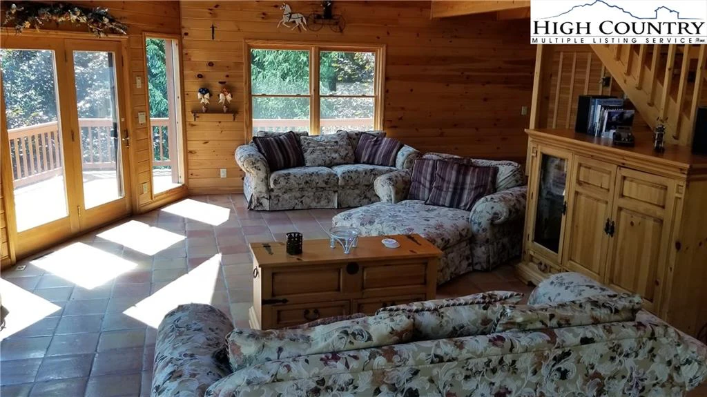 Image number 3 for the current listing