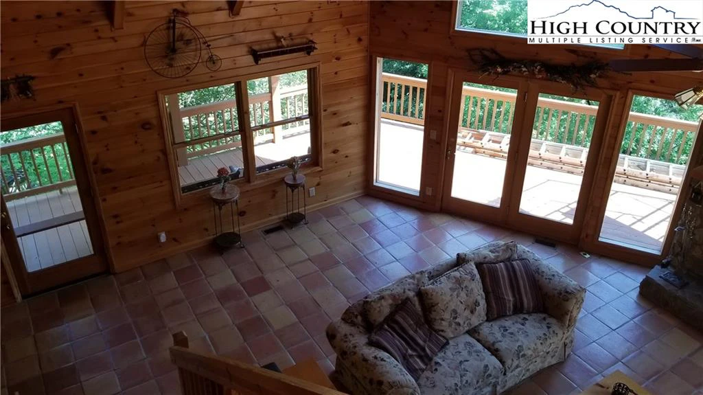 Image number 5 for the current listing