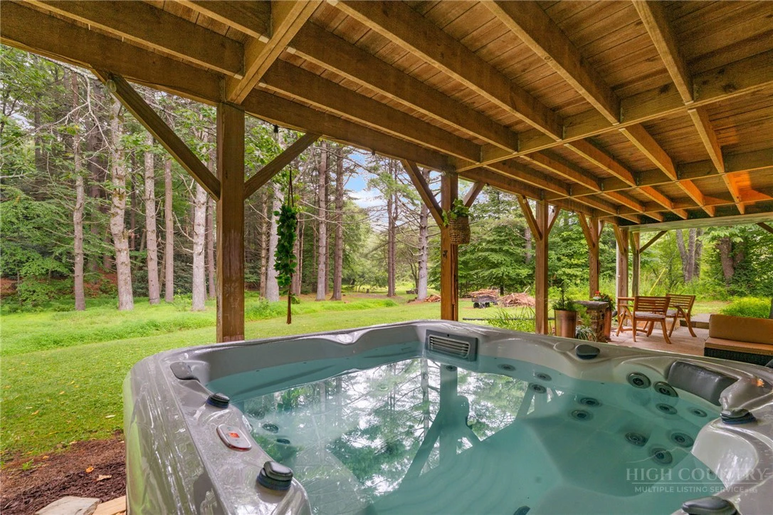 Image number 4 for the current listing