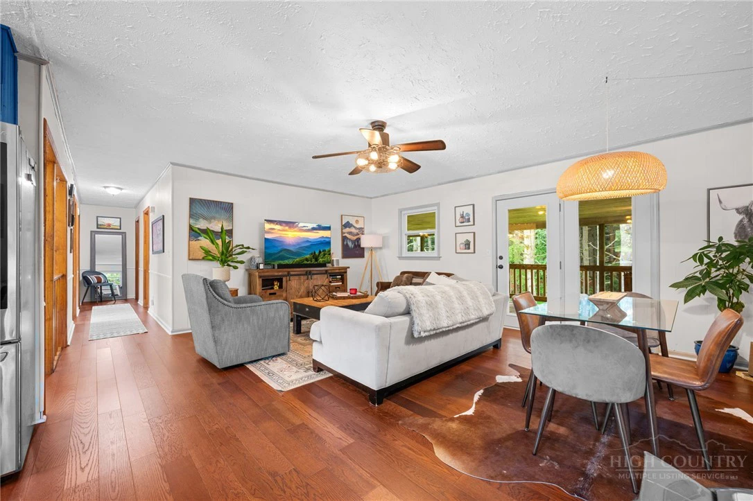 Image number 7 for the current listing