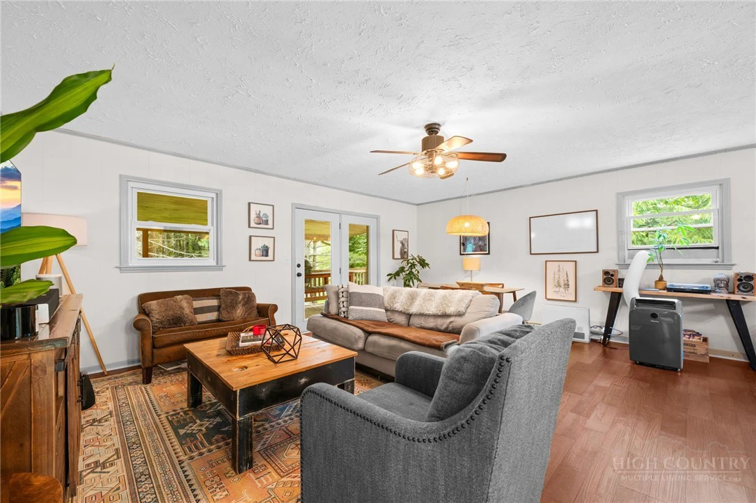 Image number 8 for the current listing