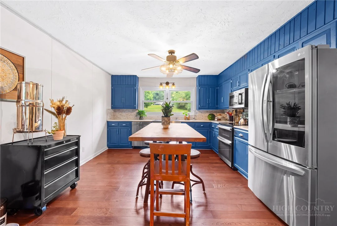 Image number 11 for the current listing