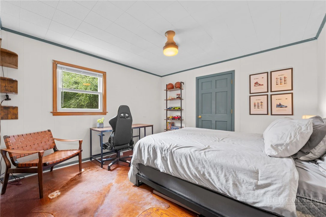 Image number 20 for the current listing