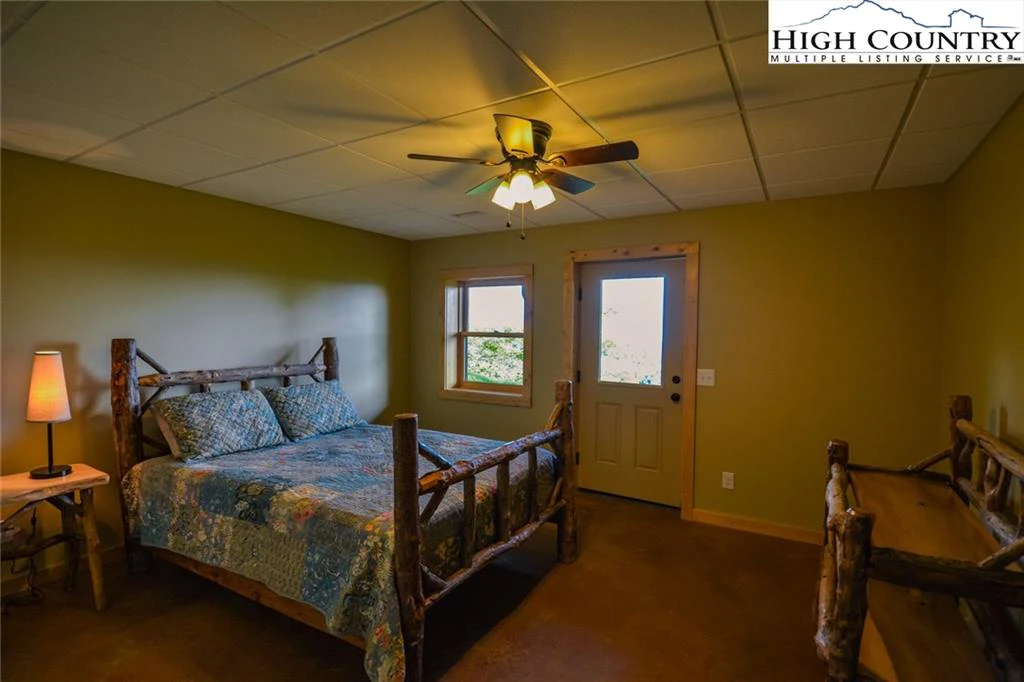 Image number 11 for the current listing