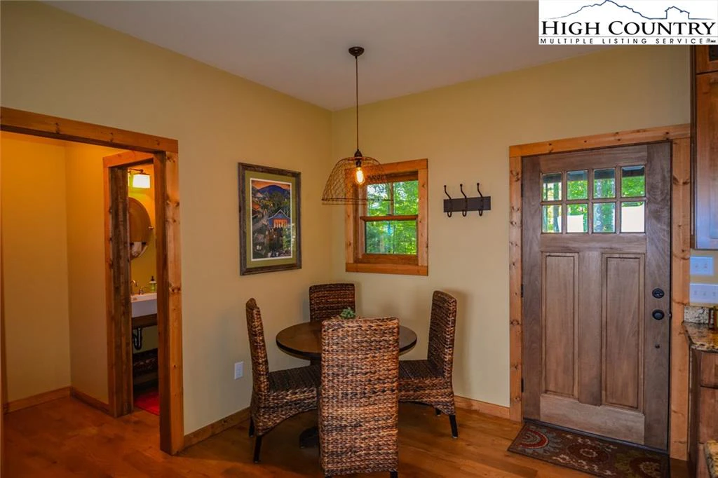 Image number 19 for the current listing