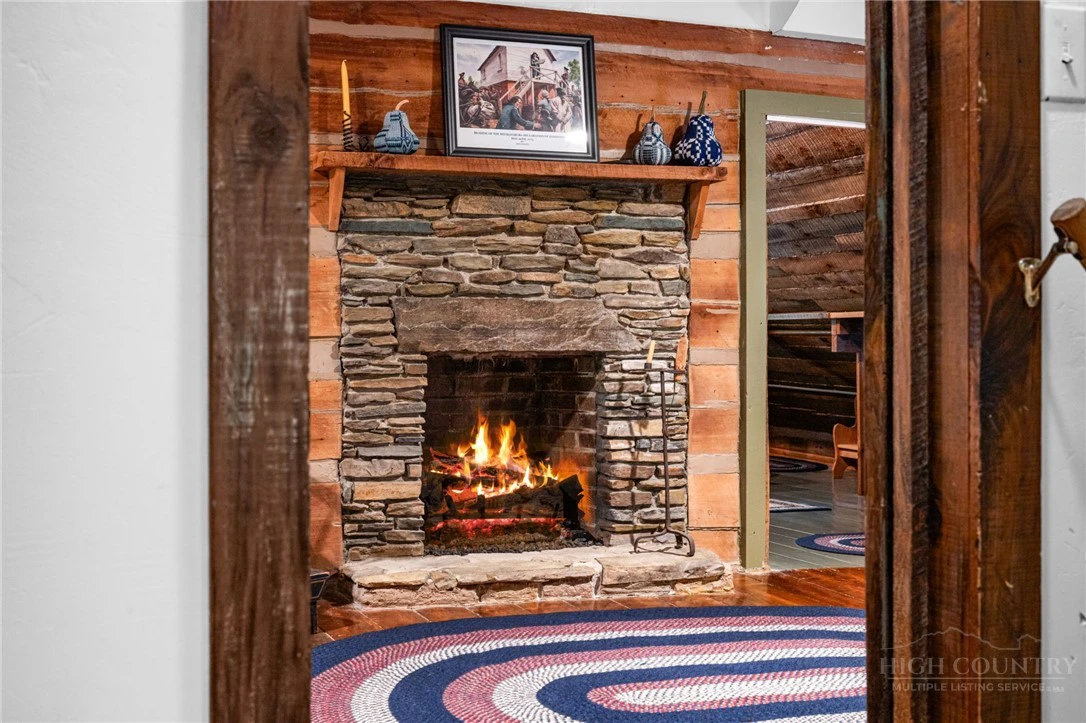 Image number 11 for the current listing