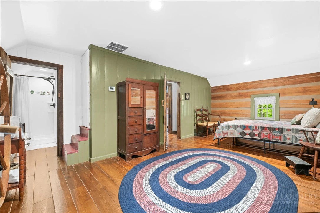 Image number 7 for the current listing